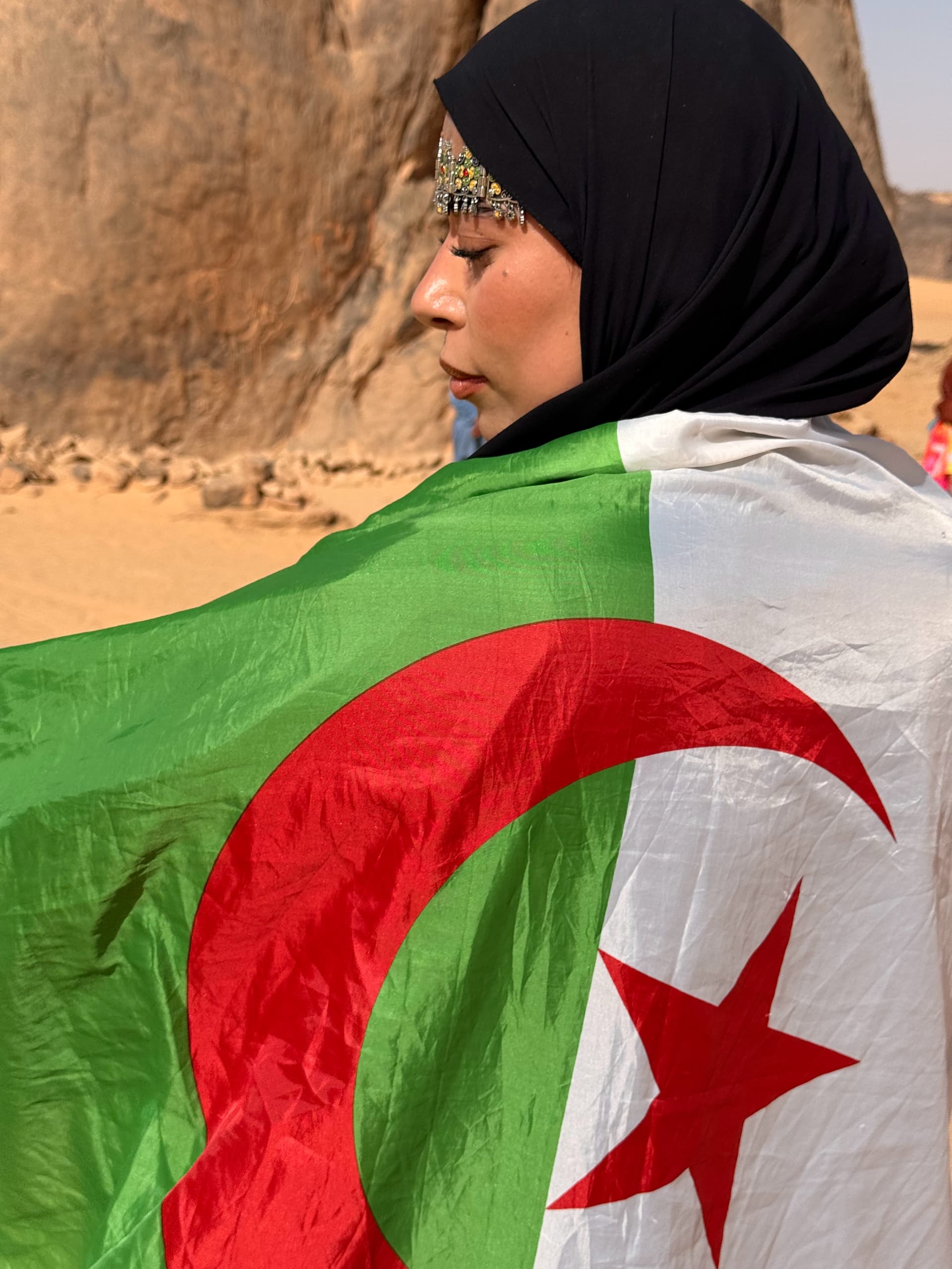 TAGHIT L'ENCHANTERESSE PAR AVION